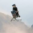 imagini cu o motocicleta zburatoare in desert