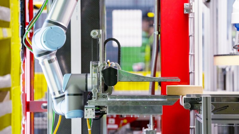 Robotul vulcan al celor de la Amazon
