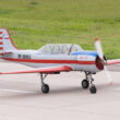 avion yak-52 pe pista