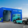 camion electric care intra intr-o unitate destinata schimbarii bateriilor
