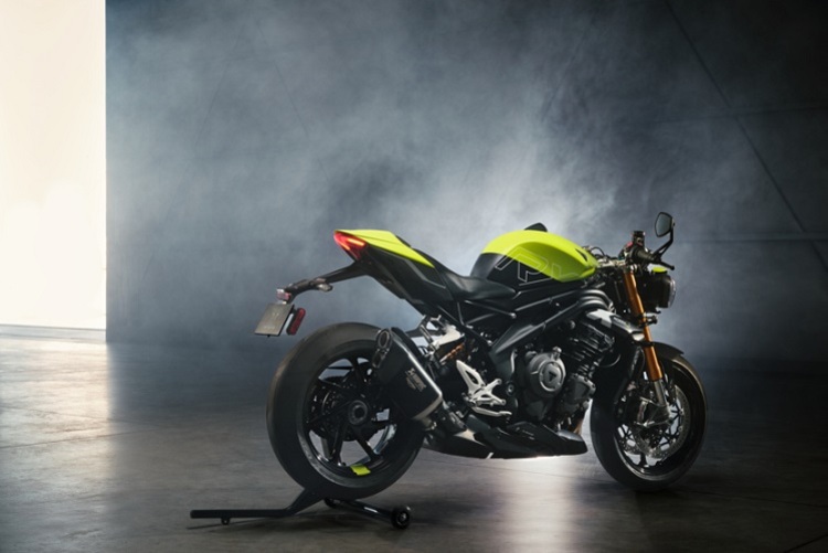 sedinta foto lansare motocicleta Triumph Speed Triple 1200RX
