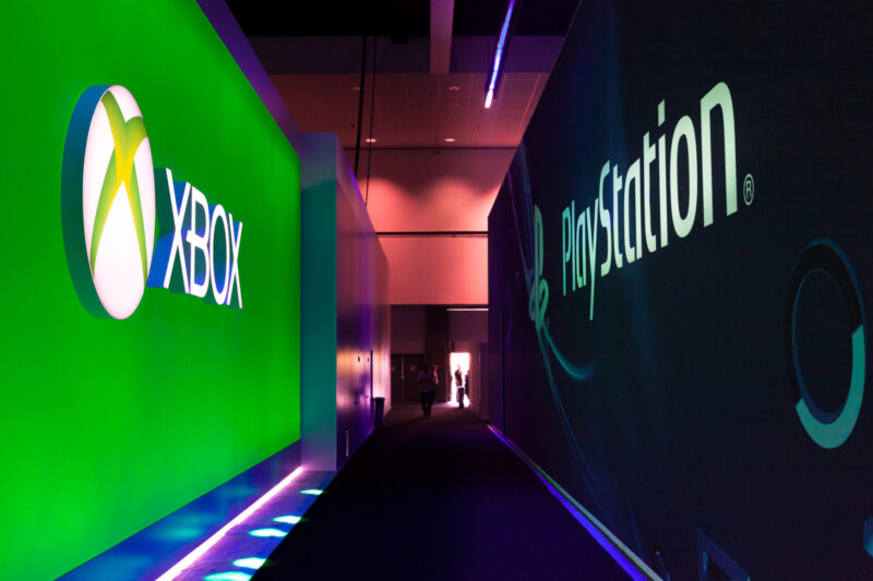 Logo-urile Xbox și Playstation