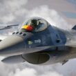avion f-16 romanesc in zbor