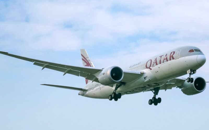 Un avion al companiei aeriene Qatar Airways în timpului zborului