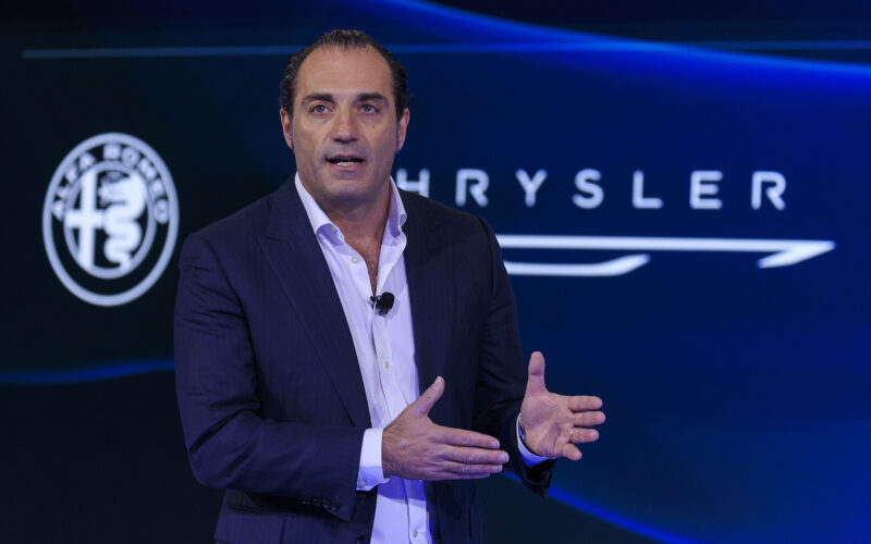 Noul CEO Stellantis, Antonio Filosa, vorbind in cadrul unei prezentari