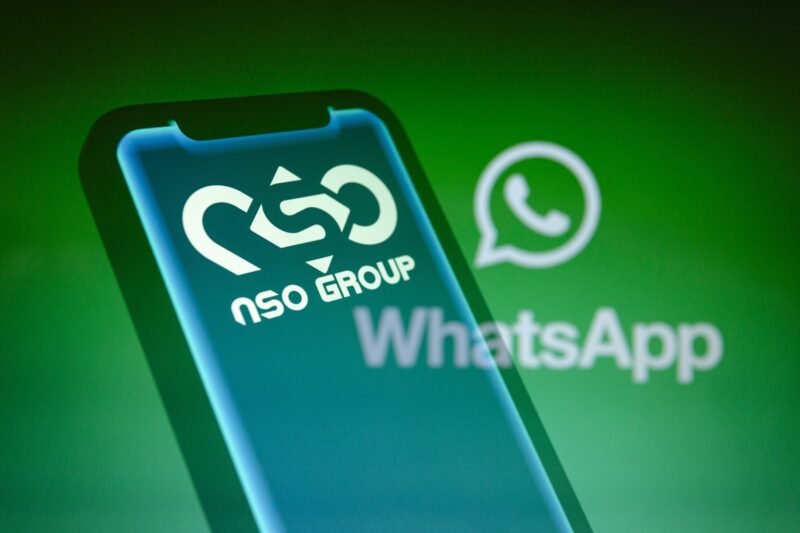 Logo-urile NSO Group și Whatsapp
