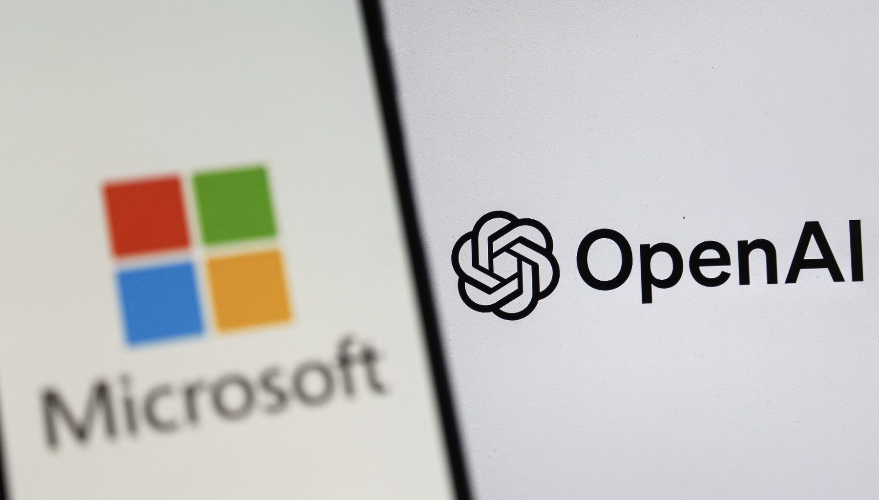 Logo-uri Microsoft și OpenAI