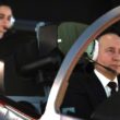 presedintele rus vladimir putin se afla in carlinga unui avion