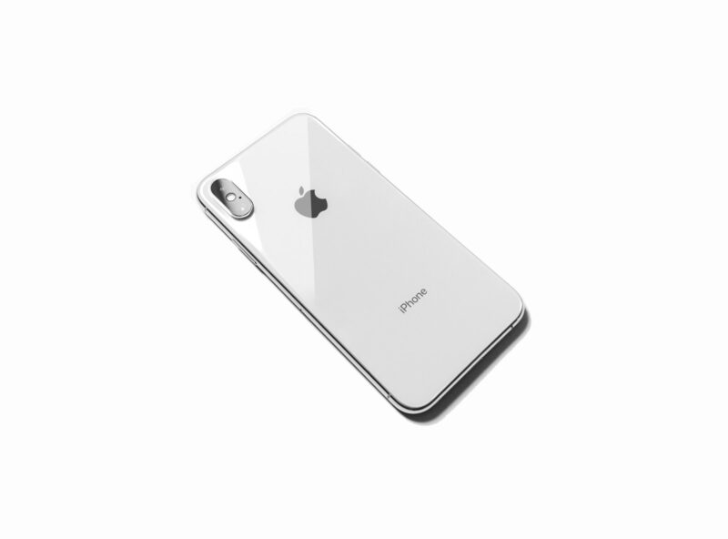 Apple vede în AI un pericol existențial, iPhone ar putea dispărea peste 10 ani