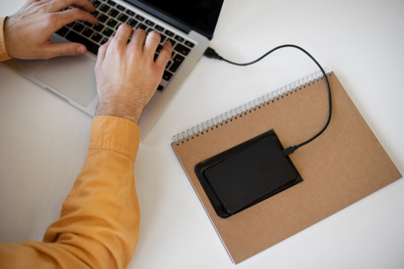 ssd atasat la un laptop