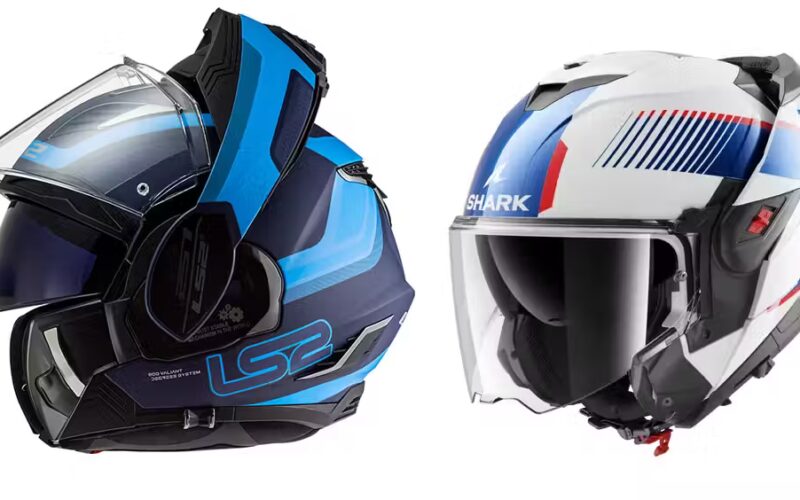doua casti moto model flip una alba si una albastra