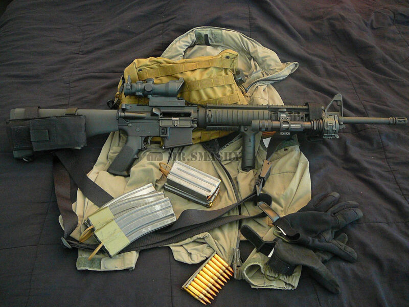 Arma semiautomata AR-15