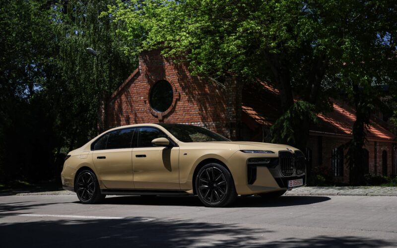Bmw seria 7 in culoarea Desert Sand Uni
