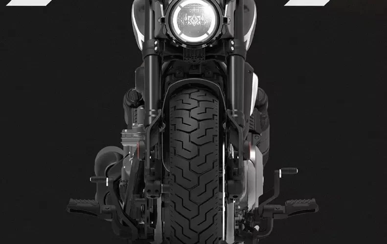 motocicleta benda tip cruiser de culoare neagra
