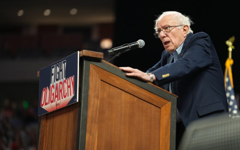 Senatorul independent Bernie Sanders