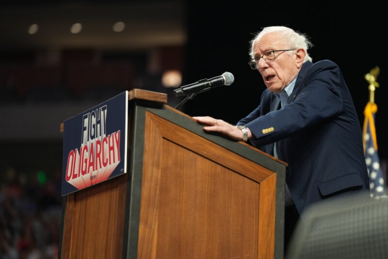 Senatorul independent Bernie Sanders