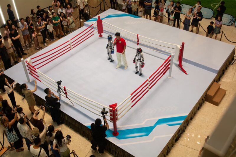 Box cu roboți