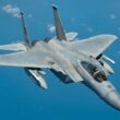 avion f-15 in zbor
