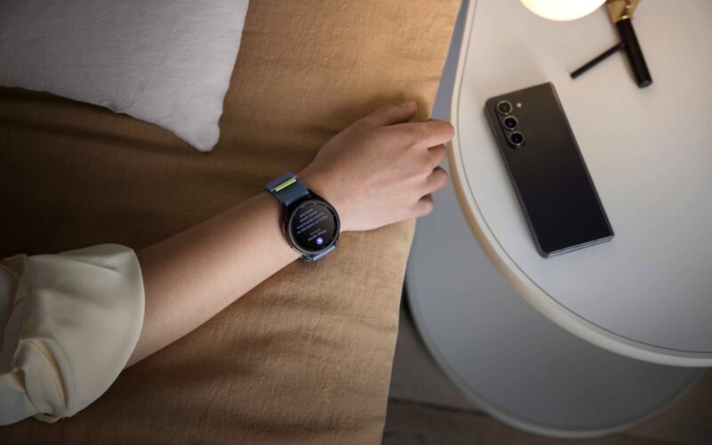 ceas samsung purtat la mana in somn