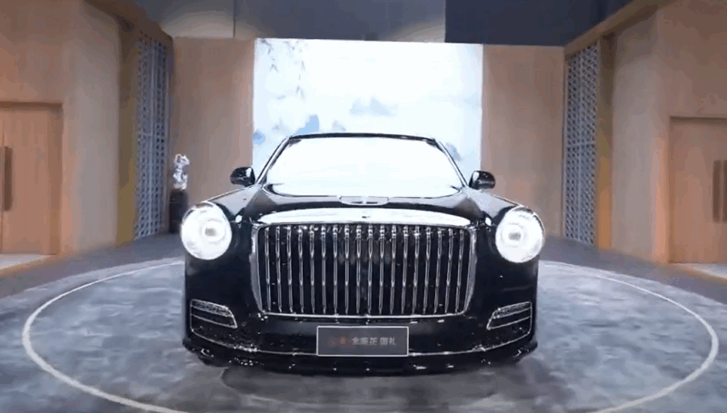 partea din fata a unei limuzine de lux Hongqi, pe care un clint a platit 1.5 milioane de dolari