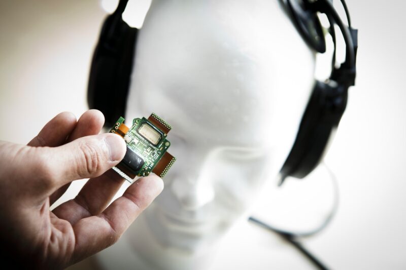 Implant cerebral