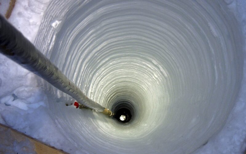 Foraj la Observatorul IceCube din Antarctica