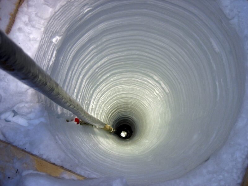 Foraj la Observatorul IceCube din Antarctica