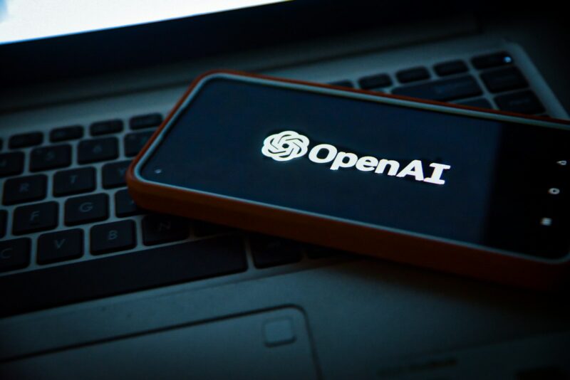 OpenAI lansează o3-pro, o versiune îmbunătățită a modelului său de raționament AI o3