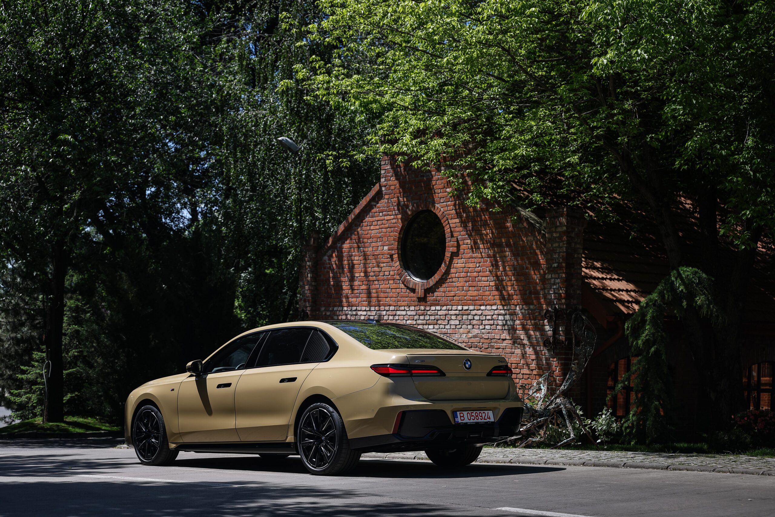 Bmw seria 7 in culoarea Desert Sand Uni
