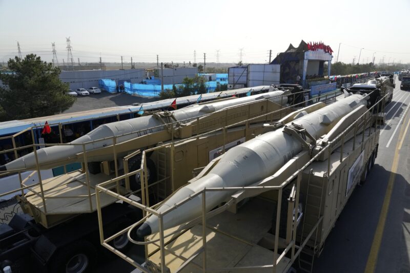 Rachete Seijjil la o paradă militară din Teheran