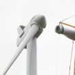 Turbină eoliană în etapa de montaj