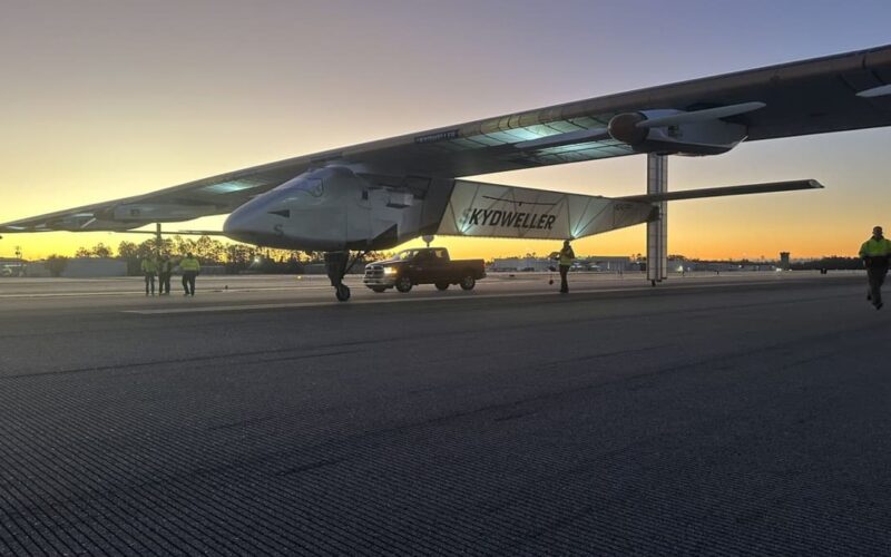drona solara dezvoltate de Skydweller pe pista de decolare