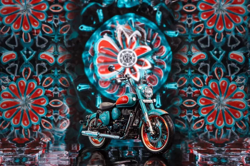 motocicleta royal enfield clasica fotografiata in studio cu efecte de imagine in spate