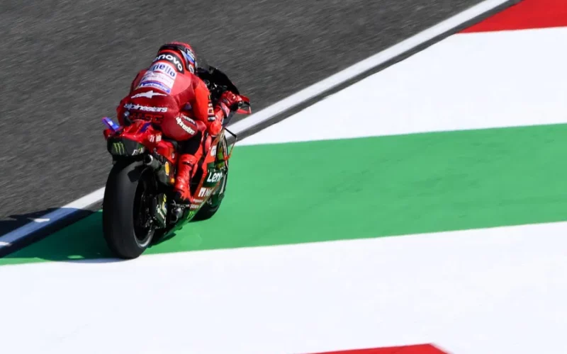 marc marquez pe pista