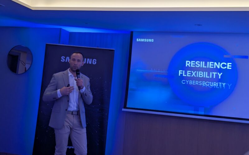 nikita aleksandrowski vorbeste la evenimentul samsung memory summit 2025