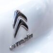 logo-ul citroen pe o masina