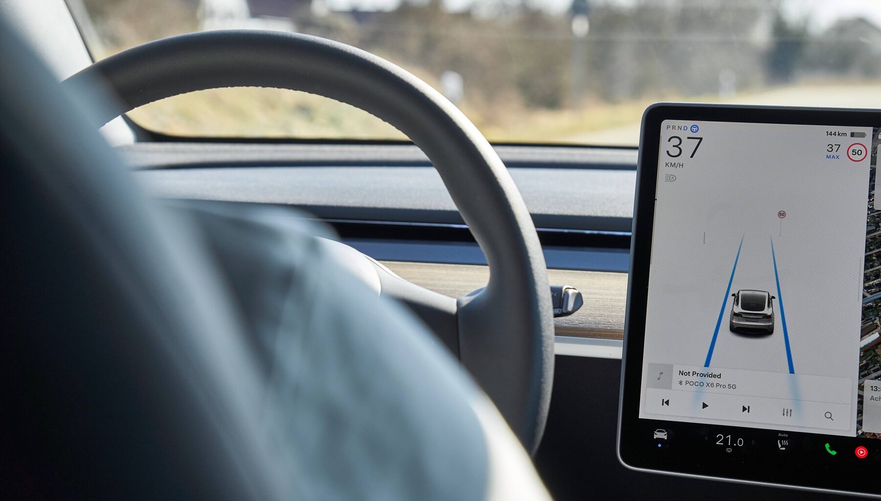 interiorul unei masini tesla