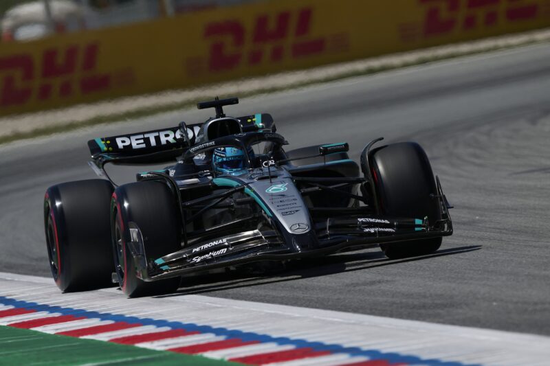 George Russel în monopostul mercedes F1