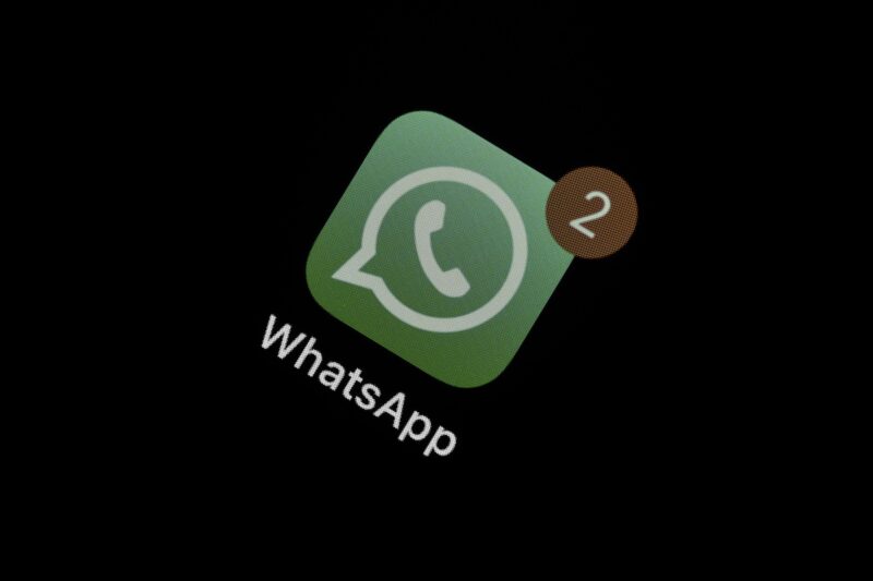 iconita aplicatiei whatsapp pe un ecran