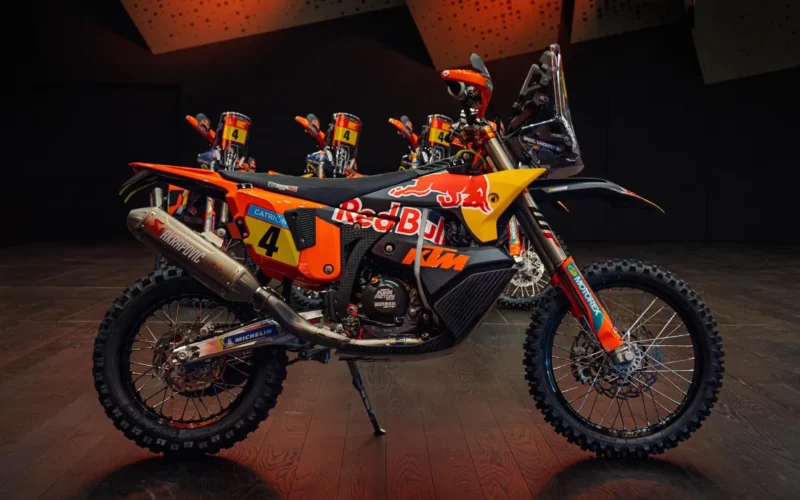 KTM 450 replica dupa modelul participant la dakar