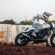 motocicleta de teren fotografiata in off-road