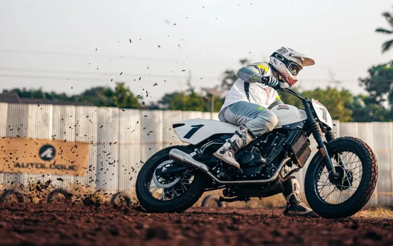 motocicleta de teren fotografiata in off-road
