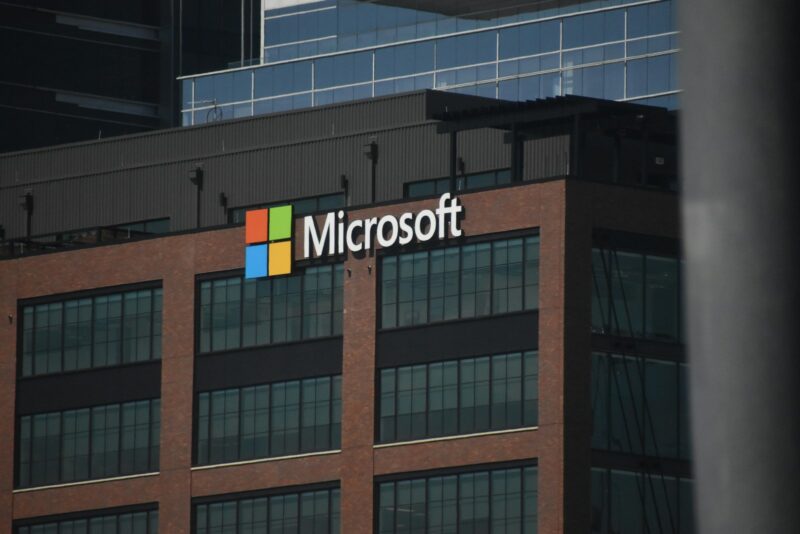 Divorț hi-tech: OpenAI ia în considerare „opțiunea nucleară” de a depune o plângere antitrust împotriva Microsoft