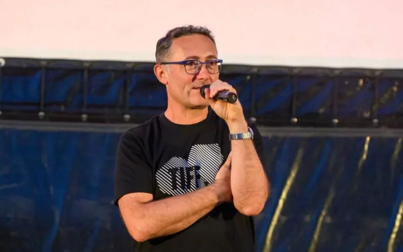 regizorul tudor giurgiu tine un discurs