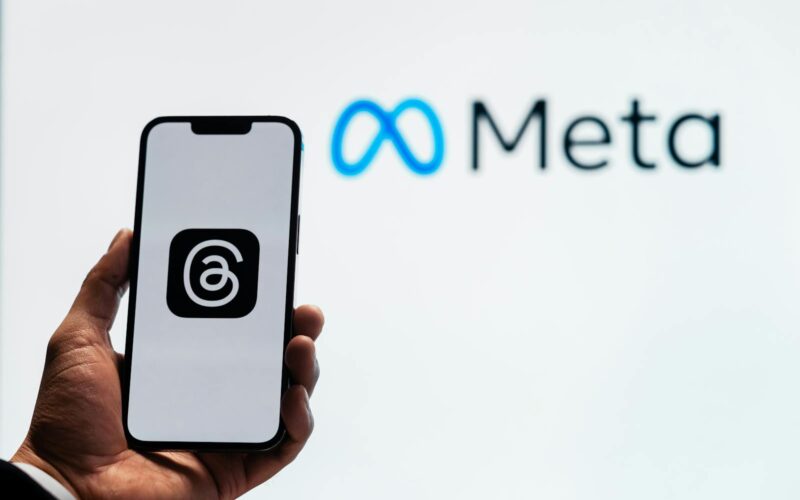 Meta ar putea renunța la strategia open source în domeniul inteligenței artificiale, alegând dezvoltarea unui model închis la fel ca OpenAI, o abordare pe care a criticat-o in trecut