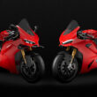 doua motociclete super sport de culoare rosie pe fundal negru