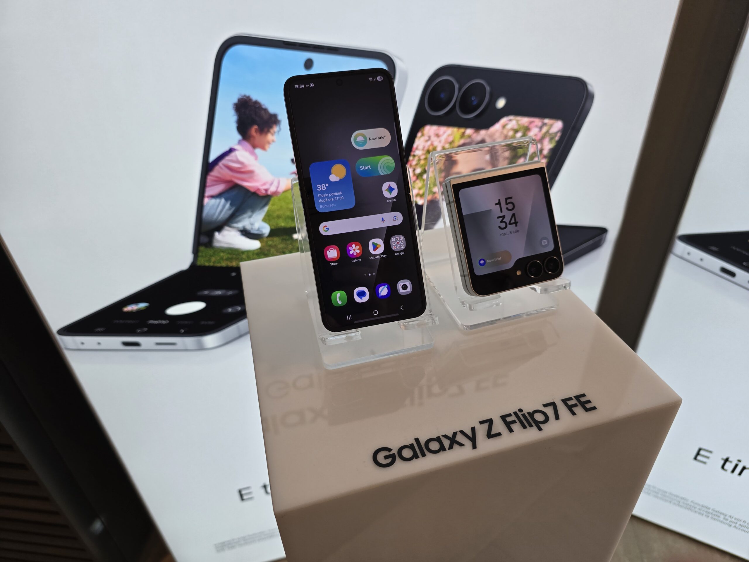 Telefon pliabil Samsung Galaxy Z Flip 7 FE