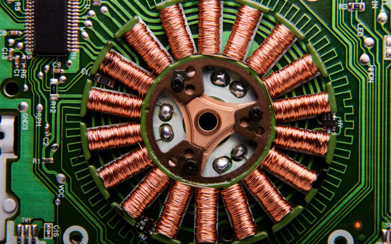 cupru intr-un dispozitiv electronic