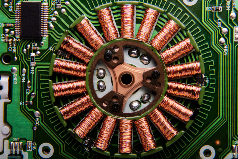 cupru intr-un dispozitiv electronic
