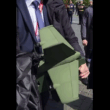 Un interceptor de drone în brațele unui agent rus care îl proteja pe președintele Vladimir Putin